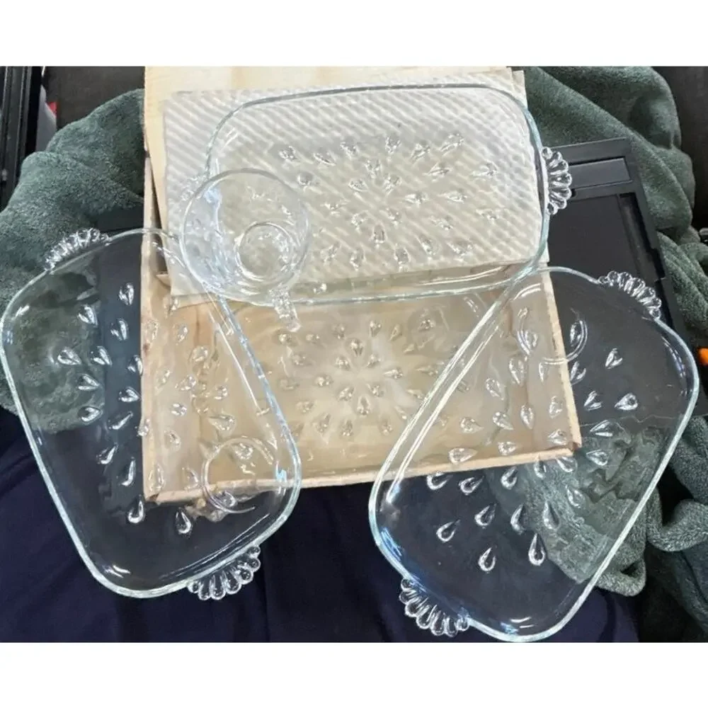 Informal Snack Set by Hazel-Atlas 4 Plates 4 Cups in Original Box